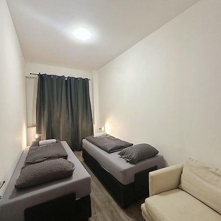 2Schlafenzimmer 5Betten Montuerwhonung Düsseldorf Exterior foto