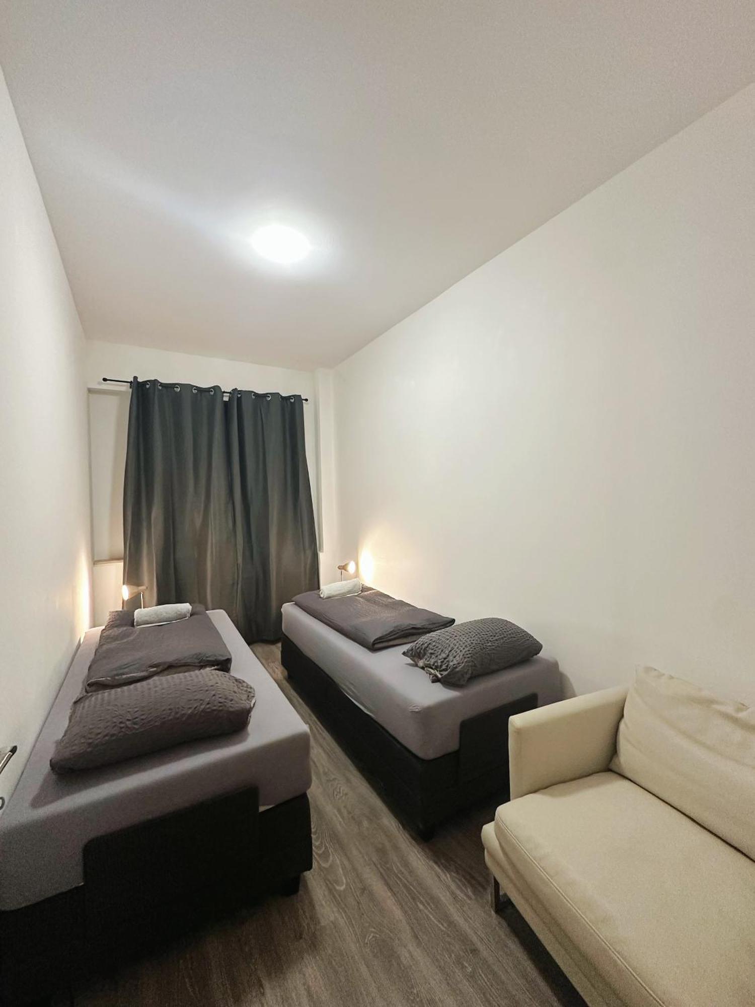 2Schlafenzimmer 5Betten Montuerwhonung Düsseldorf Exterior foto