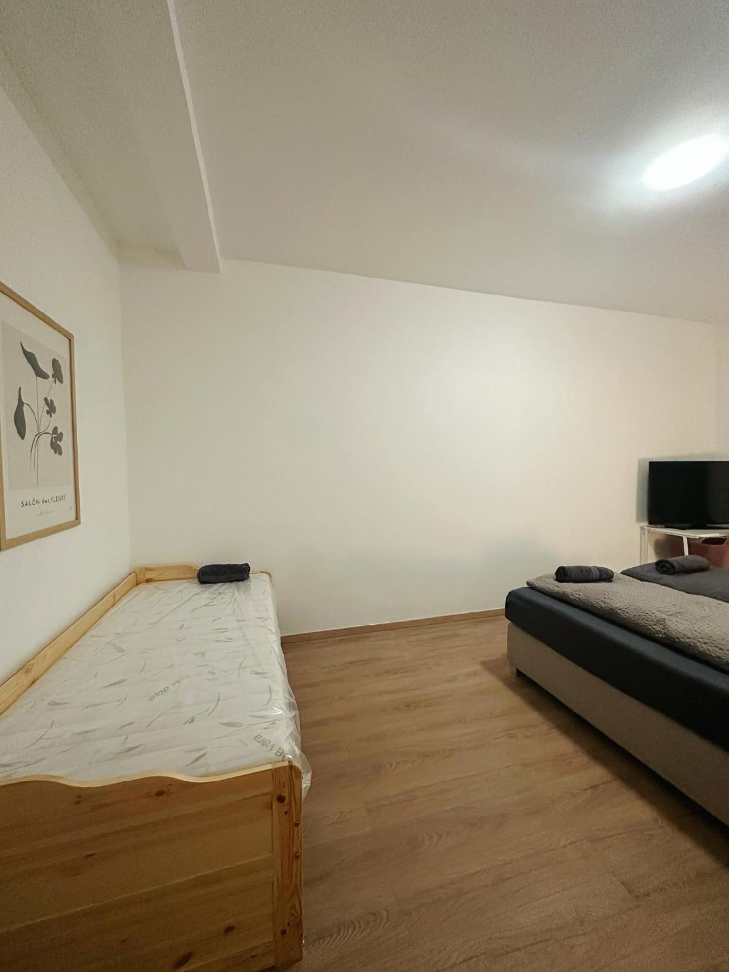 2Schlafenzimmer 5Betten Montuerwhonung Düsseldorf Exterior foto