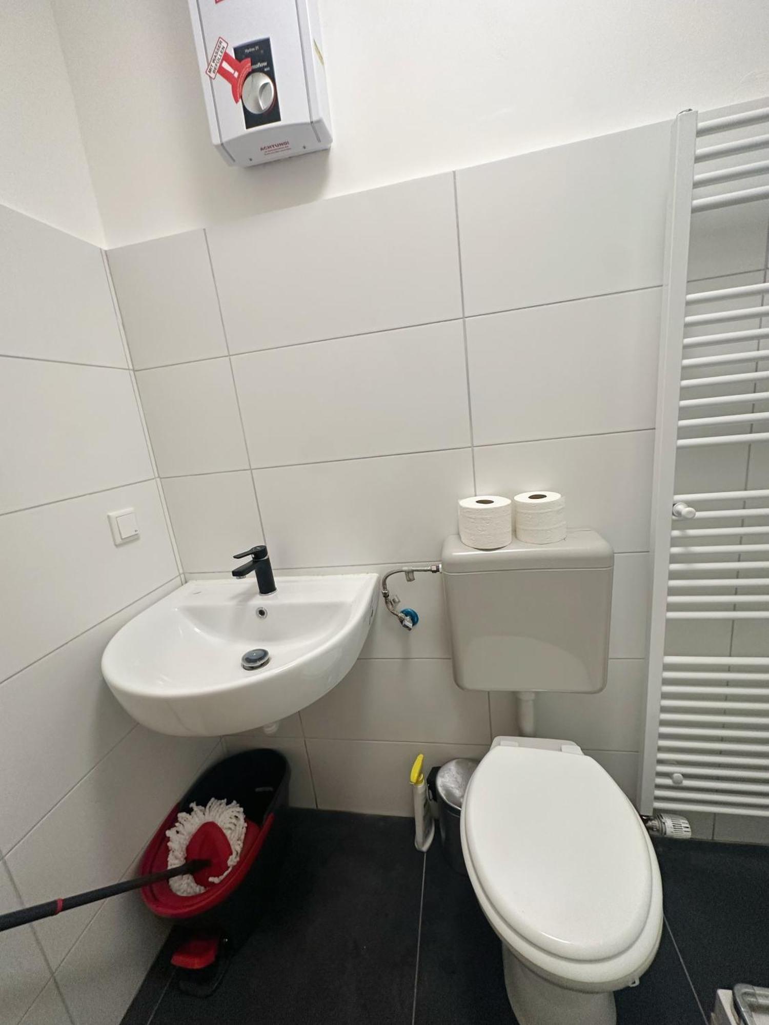 2Schlafenzimmer 5Betten Montuerwhonung Düsseldorf Exterior foto