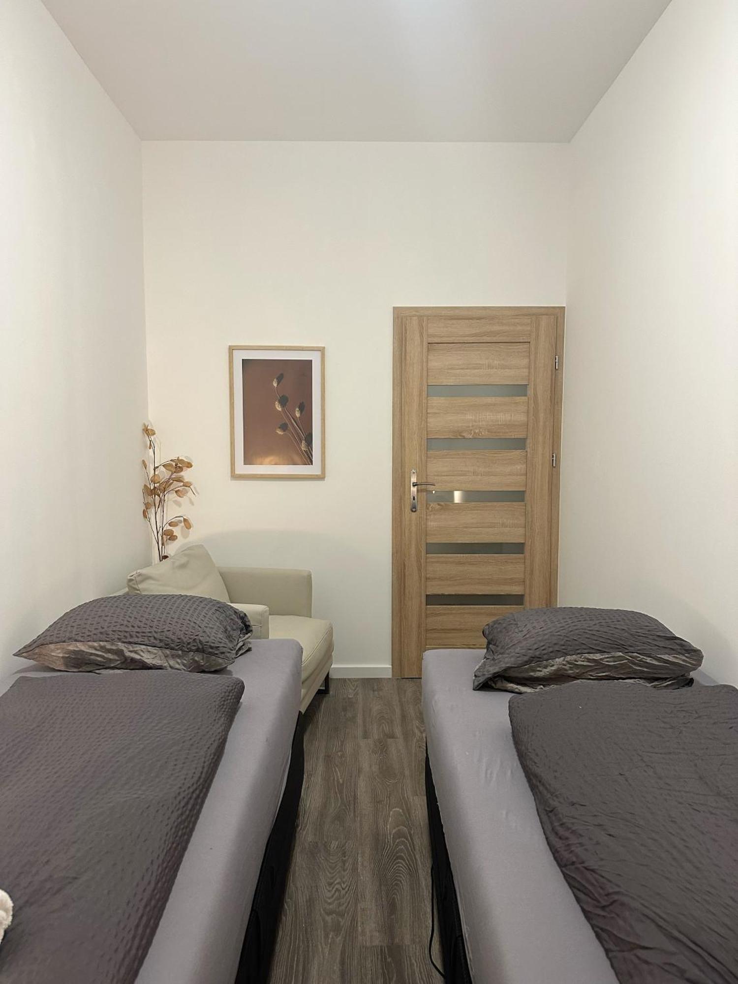 2Schlafenzimmer 5Betten Montuerwhonung Düsseldorf Exterior foto